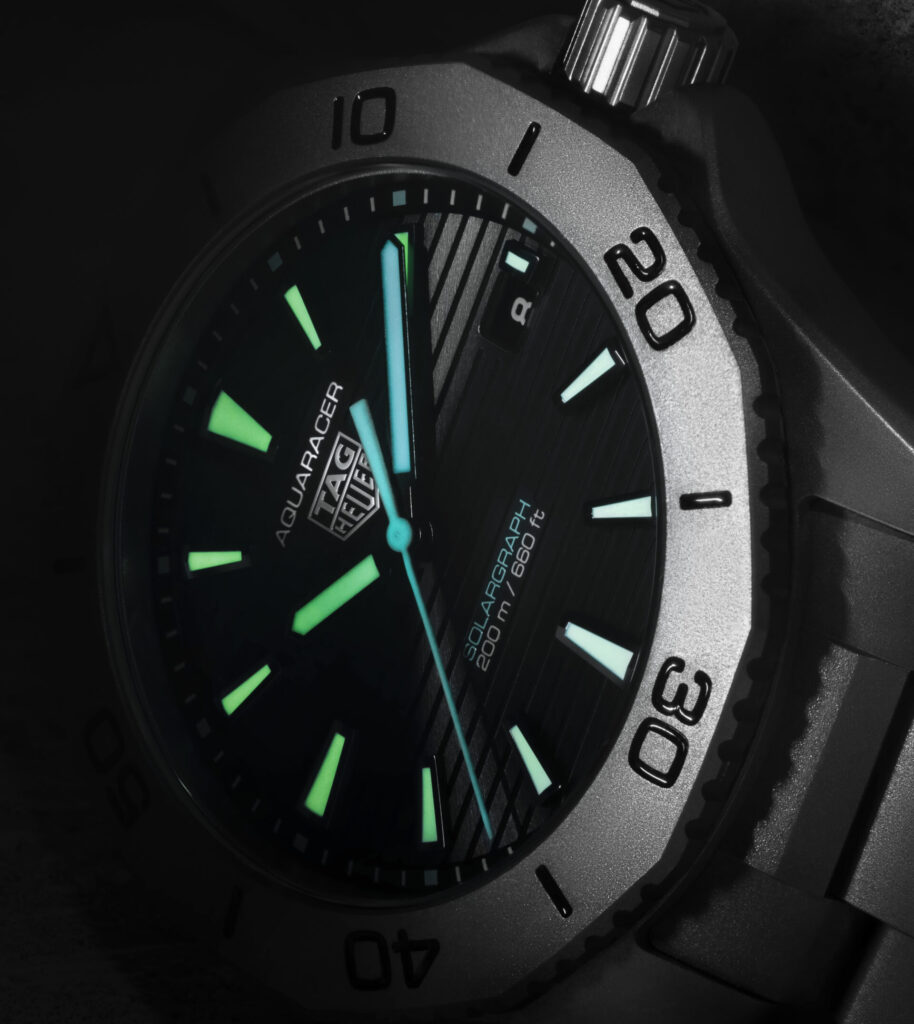 Tag Heuer Aquaracer Professional 200 solargraph Lume